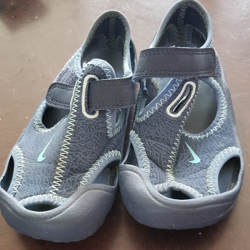 nike sandals
